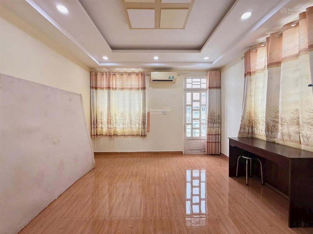Nhà ngay trục đường sầm uất nguyễn văn công, gv. giá 3tỷ520 còn tl