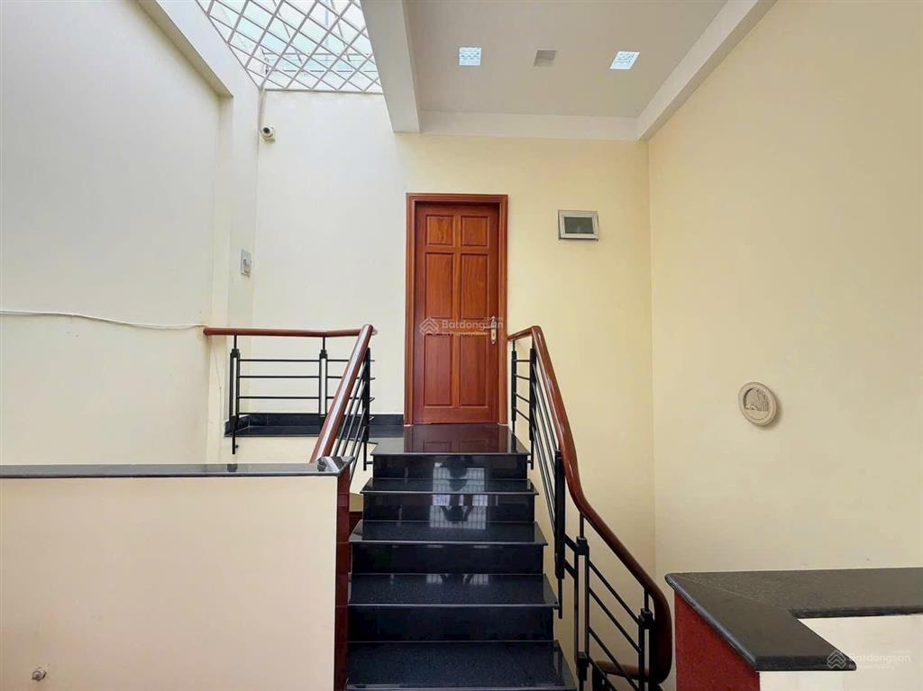 Nhà ngay trục đường sầm uất nguyễn văn công, gv. giá 3tỷ520 còn tl