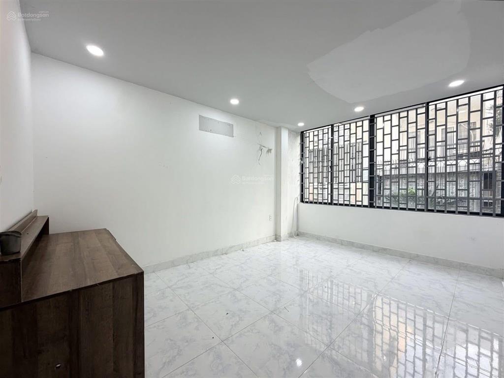 Giảm sâu 300 triệu  chính chủ cần bán nhà hẻm xe hơi luỹ bán bích, tân phú. giá còn 3tỷ180 tl nhẹ