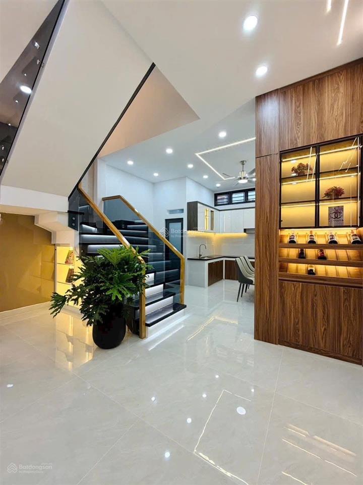 Cần bán nhà mtđ lê văn việt, q9 (dt hơn 80m2). giá chỉ 3tỷ150 còn tl mạnh