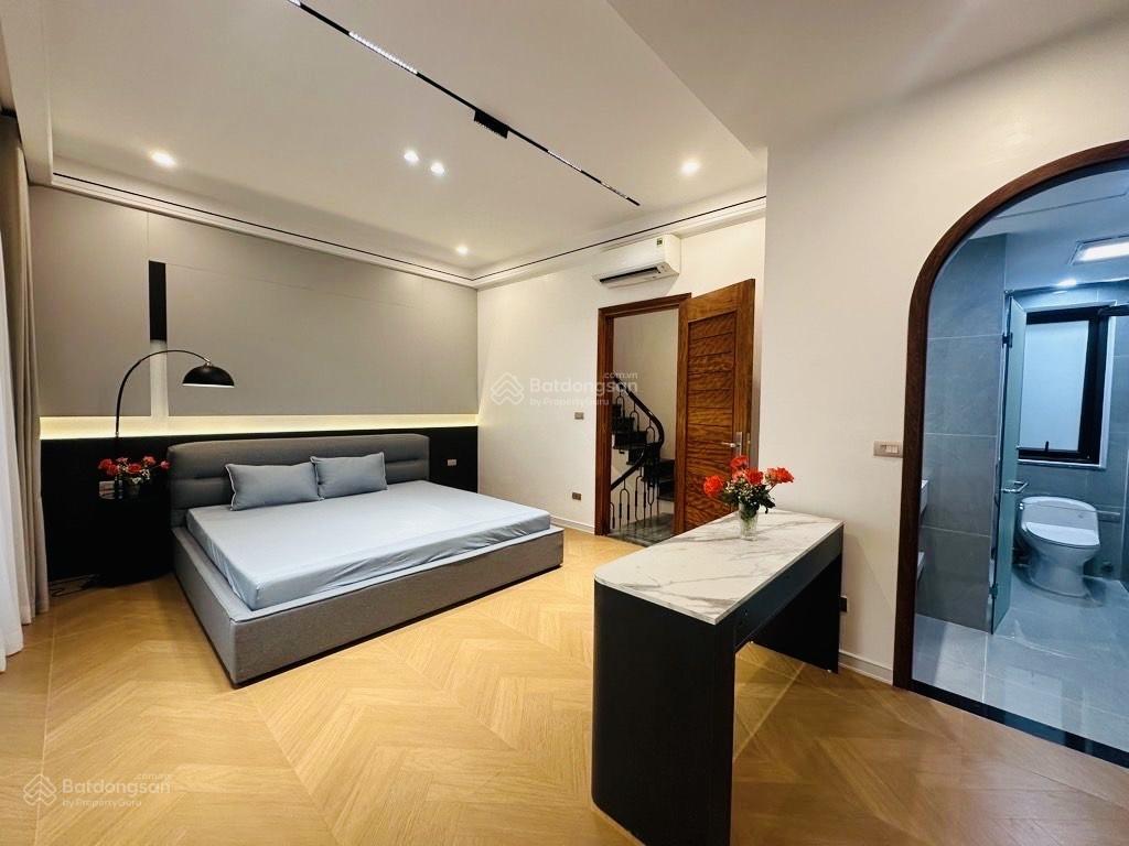 Bán nhà bạch mai  sát mặt phố  diện tích 50m x 6 tầng  full nội thất. giá bán 13.3 tỷ