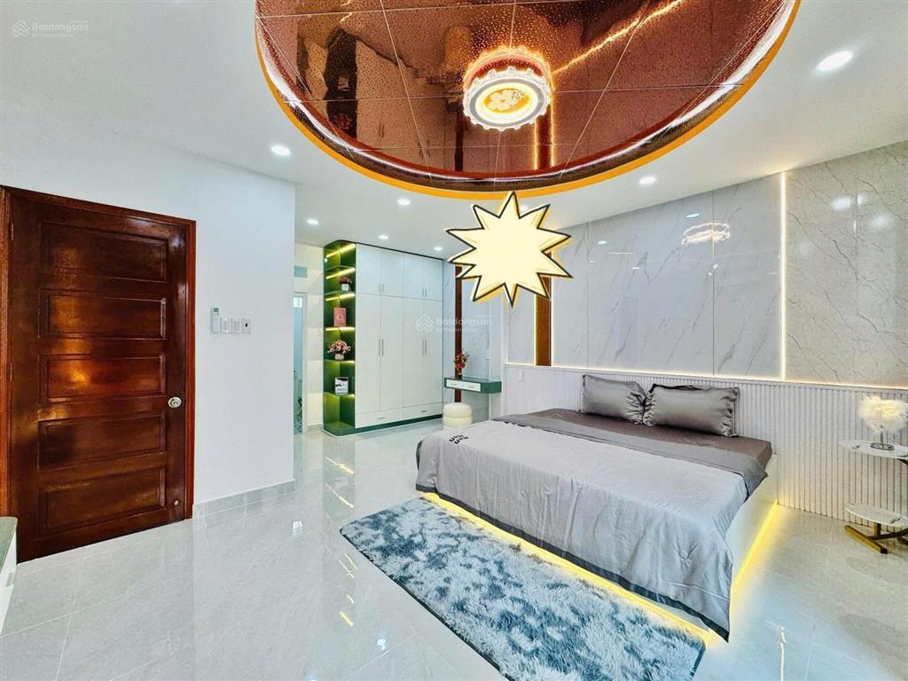 Dì tôi bán nhà đường oto bến vân đồn  q4. 69,5m2 gần cầu ông lãnh, đang cho thuê 19tr/th