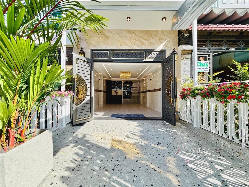 Chủ cần bán nhà ngay lê đại hành, q11  giá 6,29tỷ / 80m2. sổ sách đầy đủ. đường trước nhà 8m