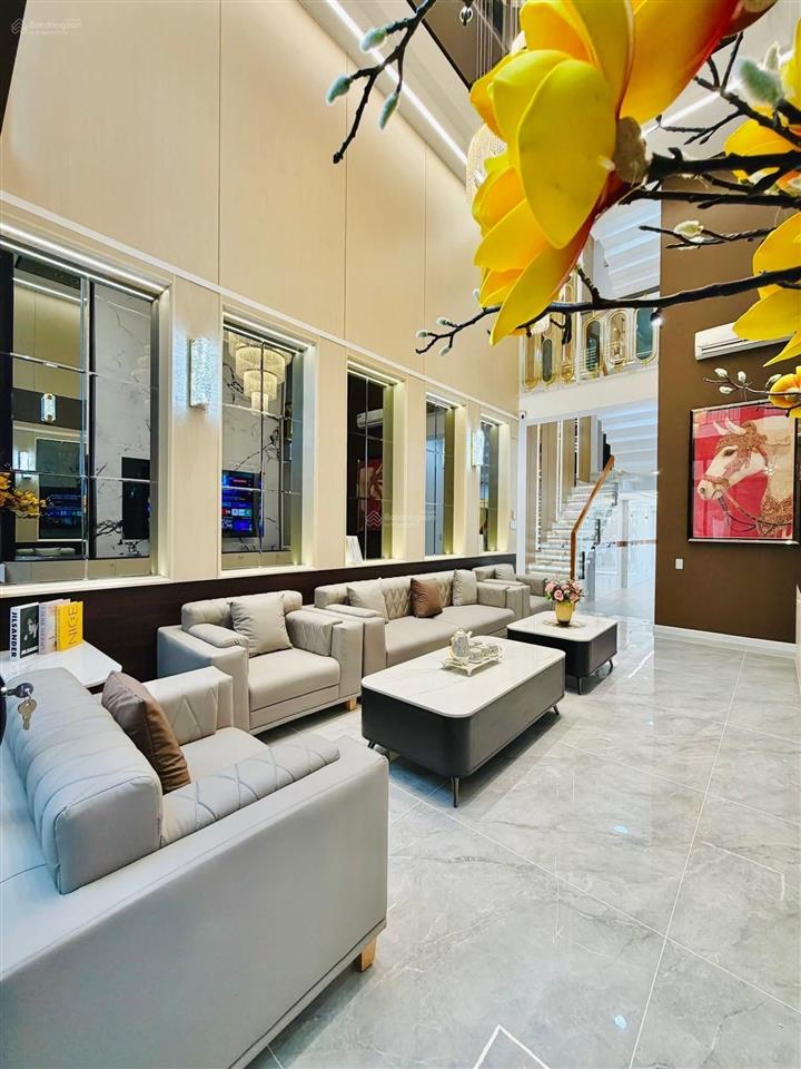 Chủ cần bán nhà ngay lê đại hành, q11  giá 6,29tỷ / 80m2. sổ sách đầy đủ. đường trước nhà 8m