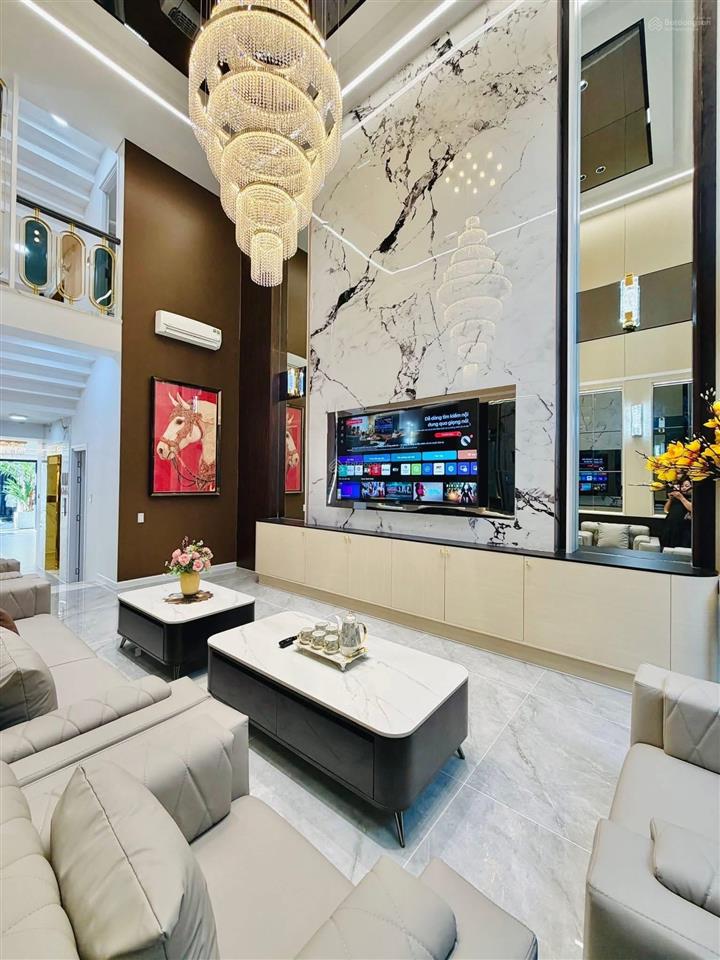 Chủ cần bán nhà ngay lê đại hành, q11  giá 6,29tỷ / 80m2. sổ sách đầy đủ. đường trước nhà 8m