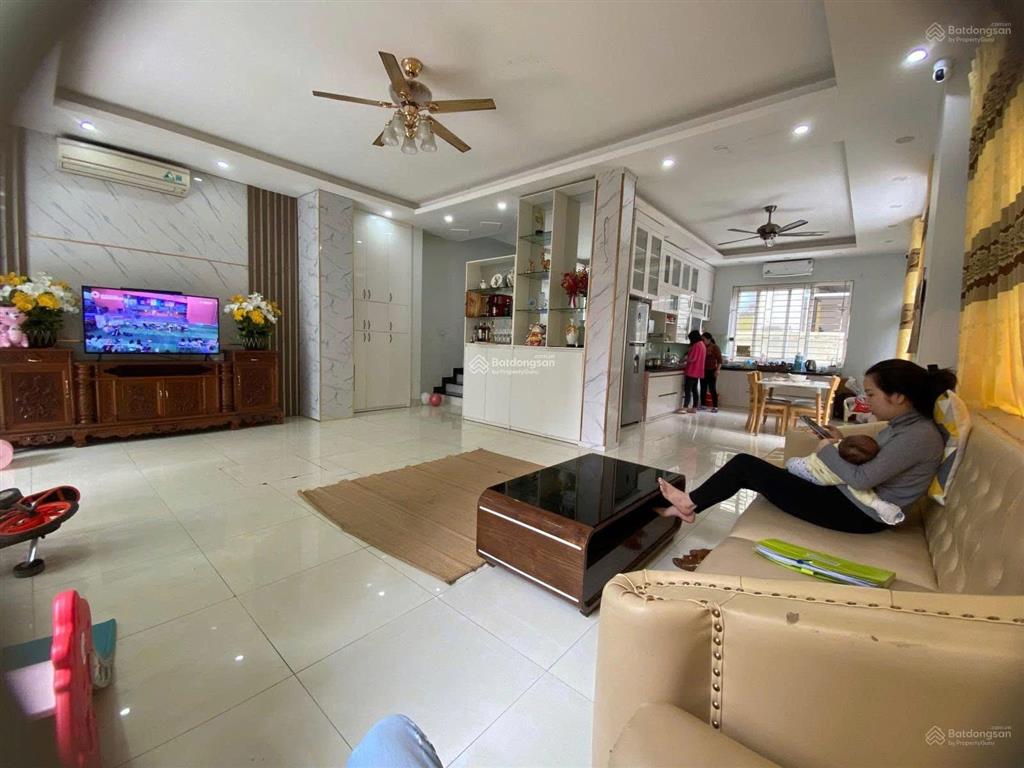 Ngang khủng 6m cực hiếm ngay ký hoà, q5  72m2. đường xe hơi trước nhà. sổ sẵn