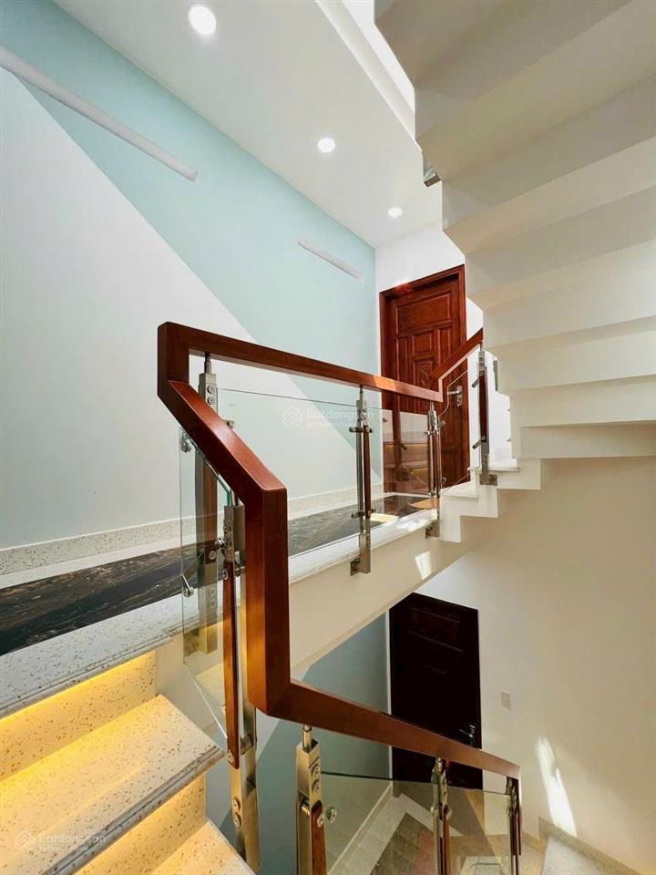 Tôi muốn bán căn đề thám  quận 1 giá 5.360tỷ/79,8m2. cho thuê 30tr. gần chợ nga