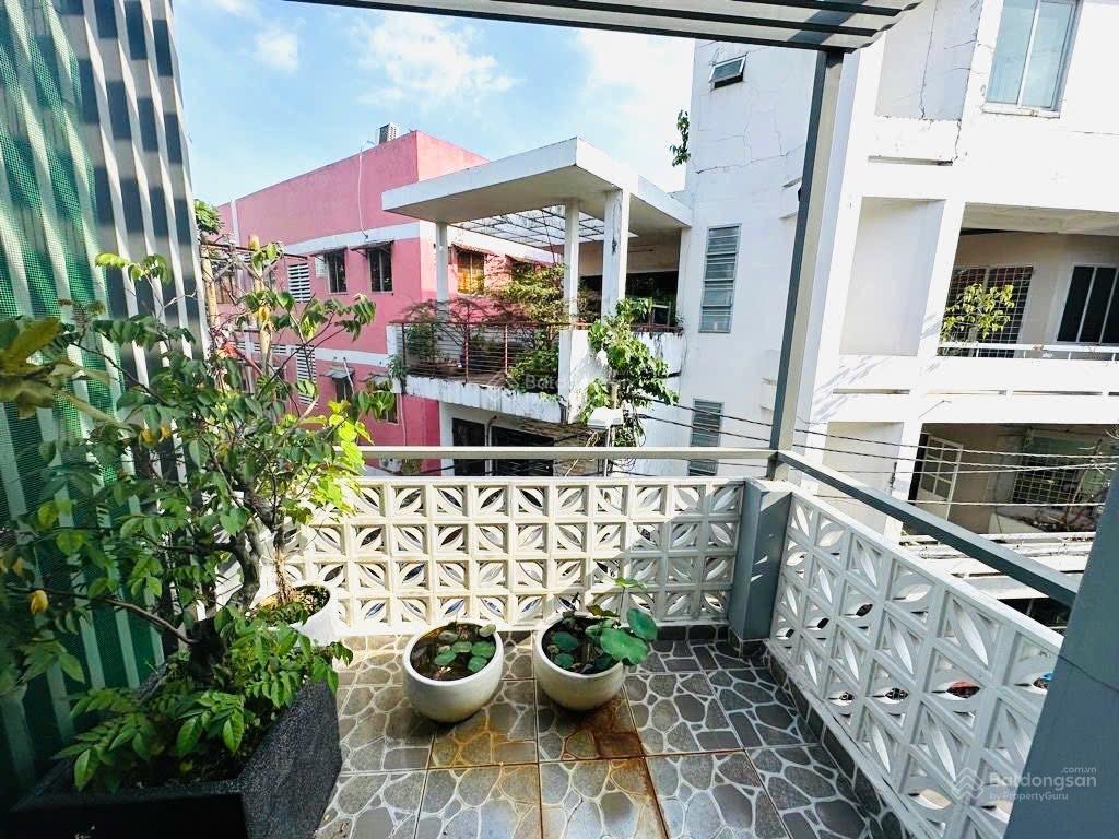 Cần bán gấp nhà ngay đường lê tự tàip.4phú nhuận. dt72m2/3tỷ38 ngay chợ nguyễn đình chiểu