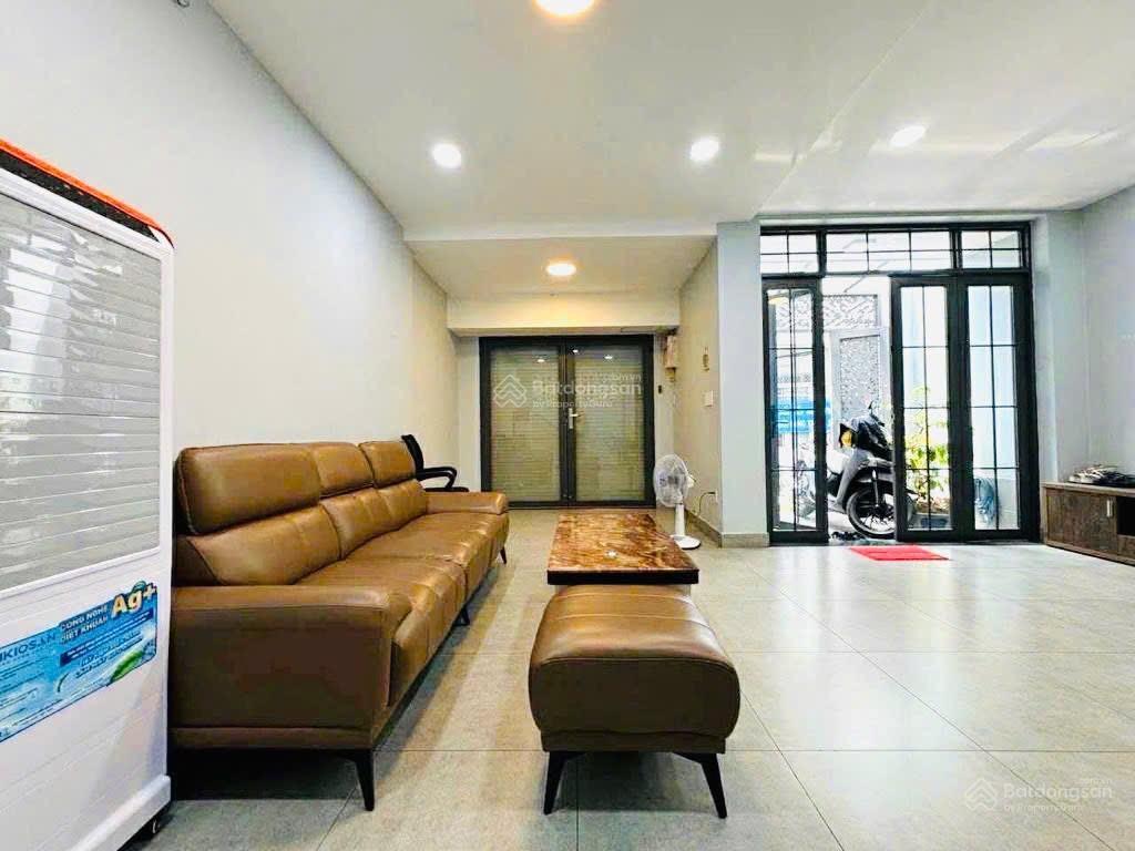 Cần bán gấp nhà ngay đường lê tự tàip.4phú nhuận. dt72m2/3tỷ38 ngay chợ nguyễn đình chiểu