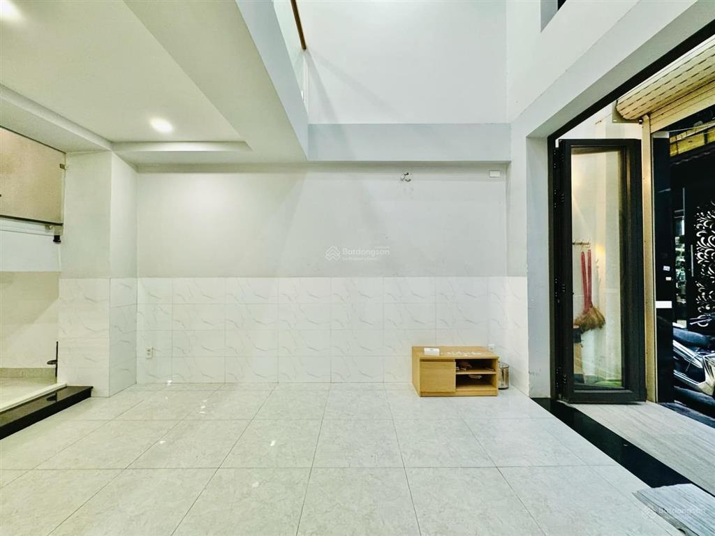 Bán nhanh nhà nguyễn biểuquận 5 đang cho thuê 29triệu/tháng. giá 4tỷ68/94,7m2 gần đại học sài gòn