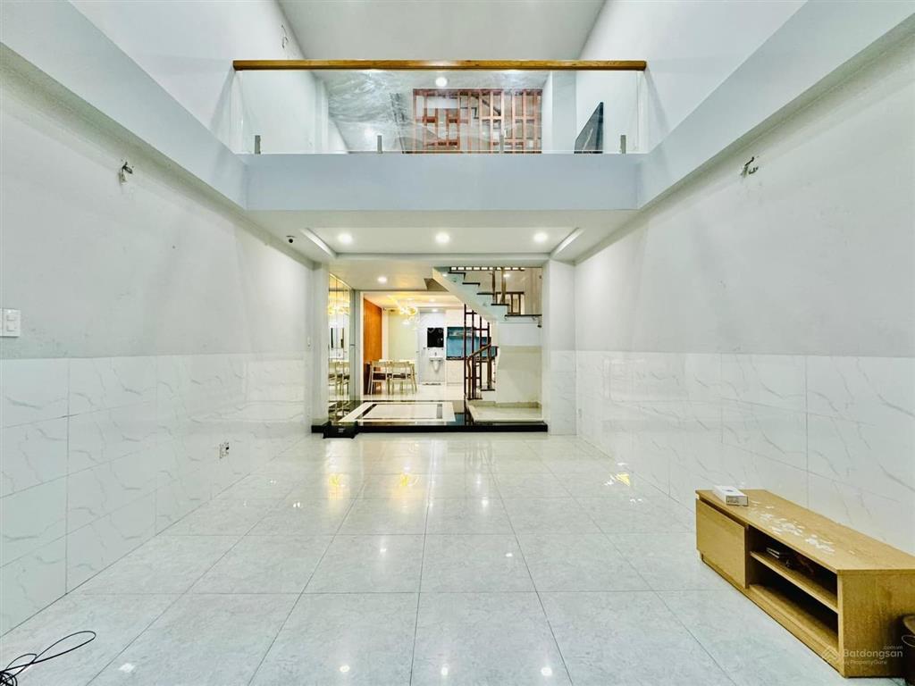 Bán nhanh nhà nguyễn biểuquận 5 đang cho thuê 29triệu/tháng. giá 4tỷ68/94,7m2 gần đại học sài gòn