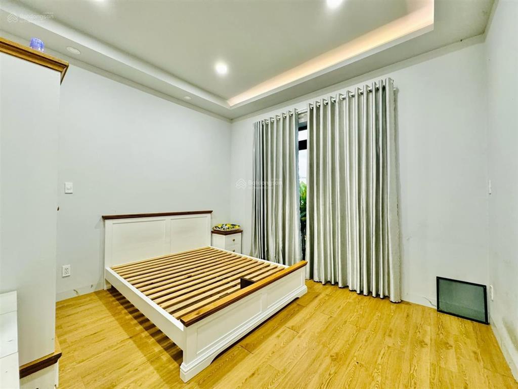 Bán nhanh nhà nguyễn biểuquận 5 đang cho thuê 29triệu/tháng. giá 4tỷ68/94,7m2 gần đại học sài gòn