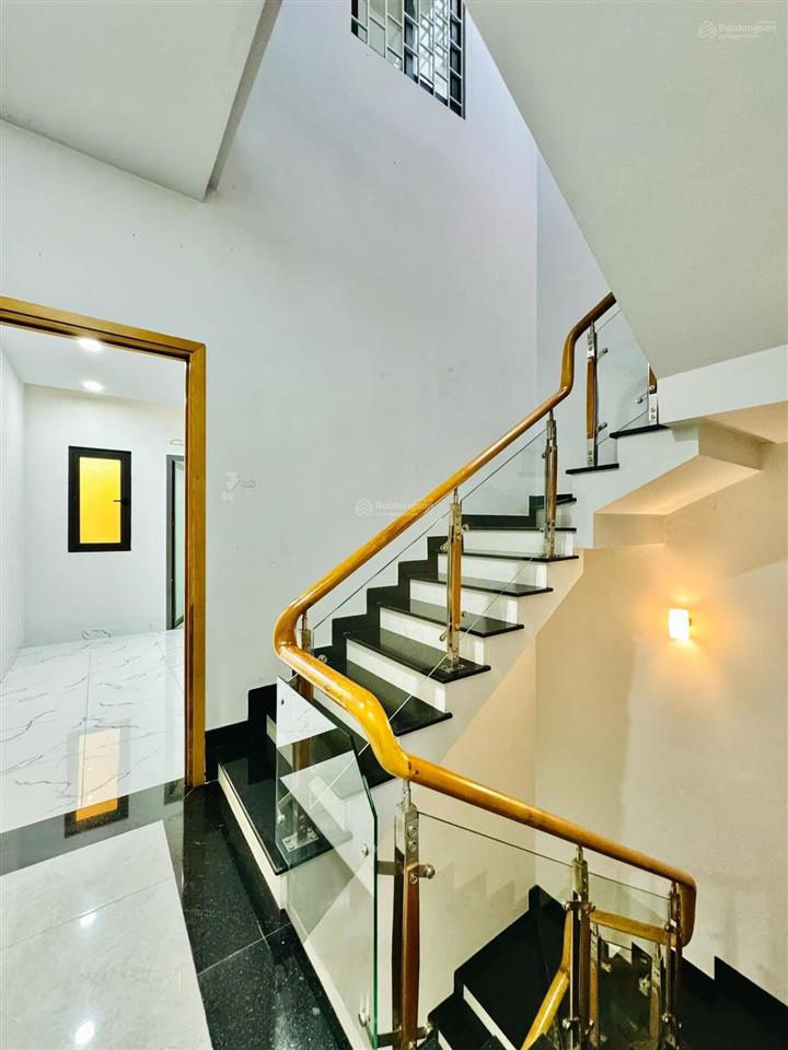 Bán nhanh nhà nguyễn biểuquận 5 đang cho thuê 29triệu/tháng. giá 4tỷ68/94,7m2 gần đại học sài gòn