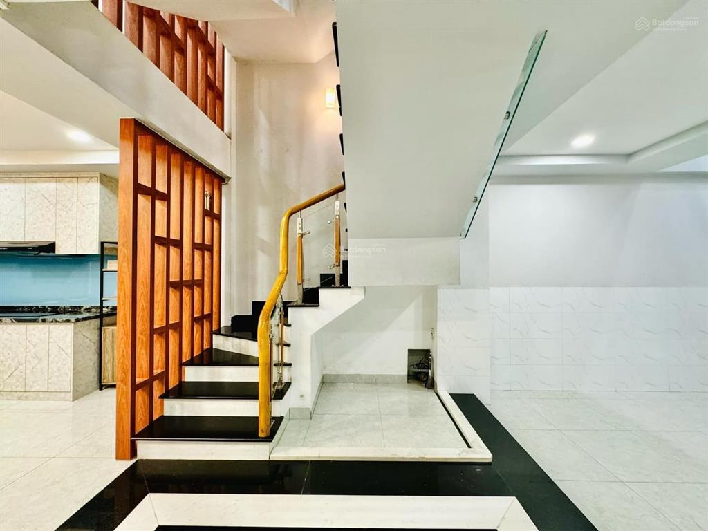 Bán nhanh nhà nguyễn biểuquận 5 đang cho thuê 29triệu/tháng. giá 4tỷ68/94,7m2 gần đại học sài gòn