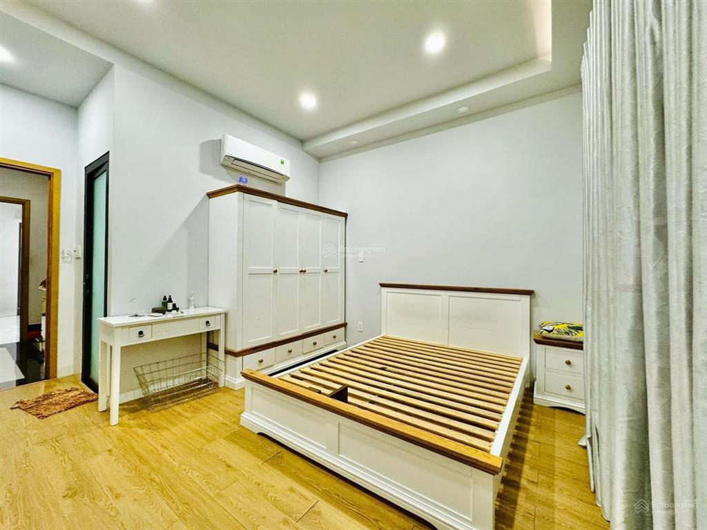 Bán nhanh nhà nguyễn biểuquận 5 đang cho thuê 29triệu/tháng. giá 4tỷ68/94,7m2 gần đại học sài gòn