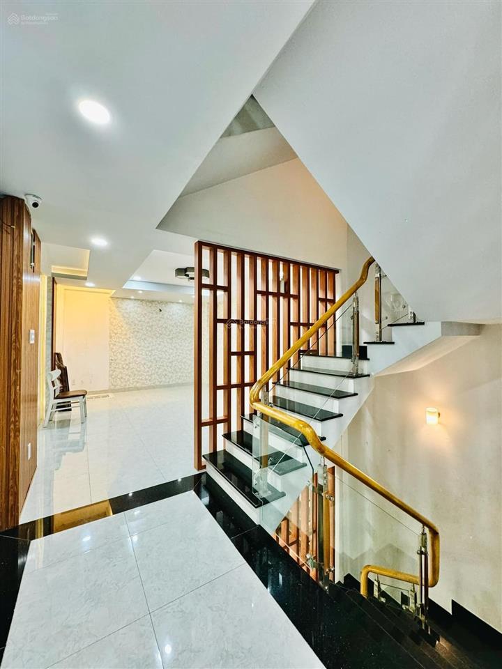 Bán nhanh nhà nguyễn biểuquận 5 đang cho thuê 29triệu/tháng. giá 4tỷ68/94,7m2 gần đại học sài gòn