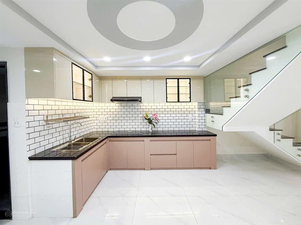 Thiện chí bán gấp nhà lý chính thắng quận 3. dt84,8m2/4tỷ290 gần chợ tân định 500m, đường ôtô 6m