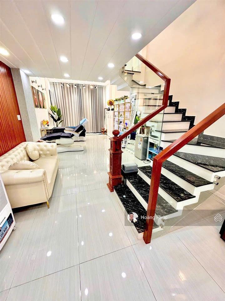 Nguyễn biểu quận 5 chỉ 3tỷ450tr  dt 81m2 trục đường xe hơi 6m, gần trường đại học sài gòn