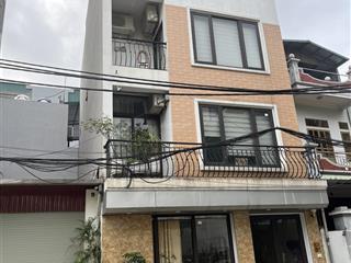 Bán nhà gia quất 39m 4tầng 9,6 tỷ dân xây, ô tô vào nhà, ngõ thông tứ tung, gần trường học , chợ