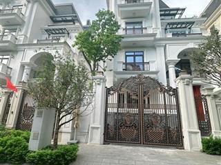 Bán biệt thự cầu giấy dt268m2 5t mt18m vỉa hè ô tô tránh, view công viên, khu vực víp nhất quận cg
