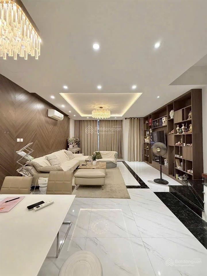 Siêu nhà phố nguyễn văn cừ, phường 1, quận 5  giá 4 tỷ 950/ dt 77m2. đang cho thuê 26 triệu