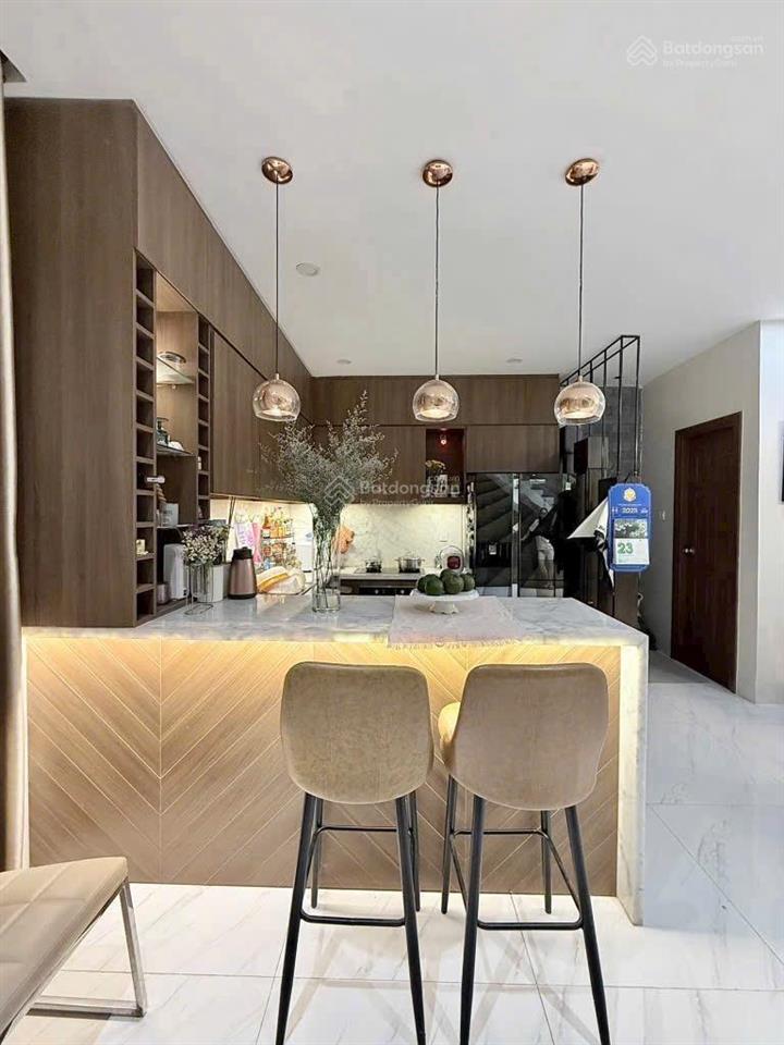 Siêu nhà phố nguyễn văn cừ, phường 1, quận 5  giá 4 tỷ 950/ dt 77m2. đang cho thuê 26 triệu