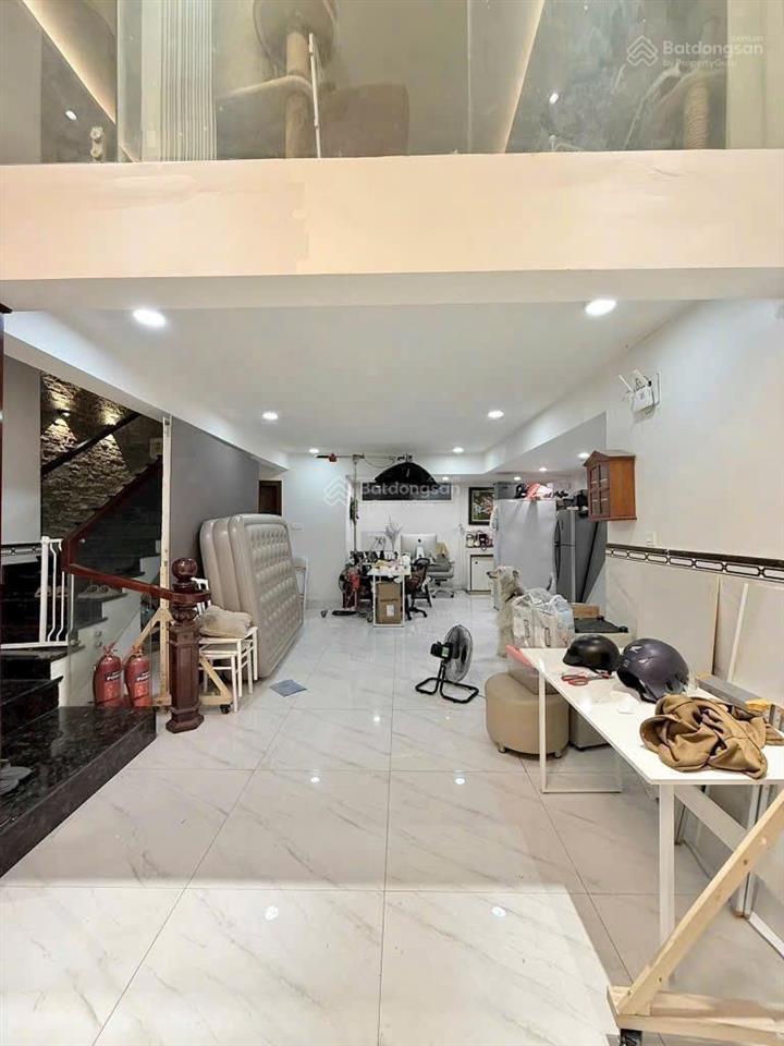 Siêu nhà phố nguyễn văn cừ, phường 1, quận 5  giá 4 tỷ 950/ dt 77m2. đang cho thuê 26 triệu