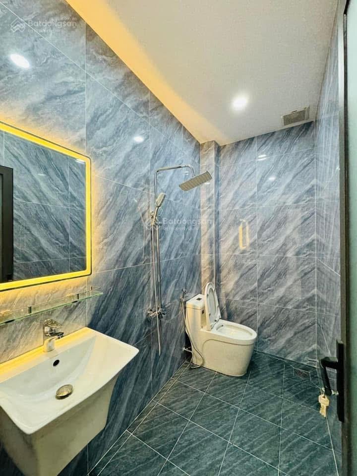 Cô, chú bán gấp nhà đ. lý văn phúc, q1, kế công viên lê văn tám, giá 4,1 tỷ còn hđ thuê 27tr/th