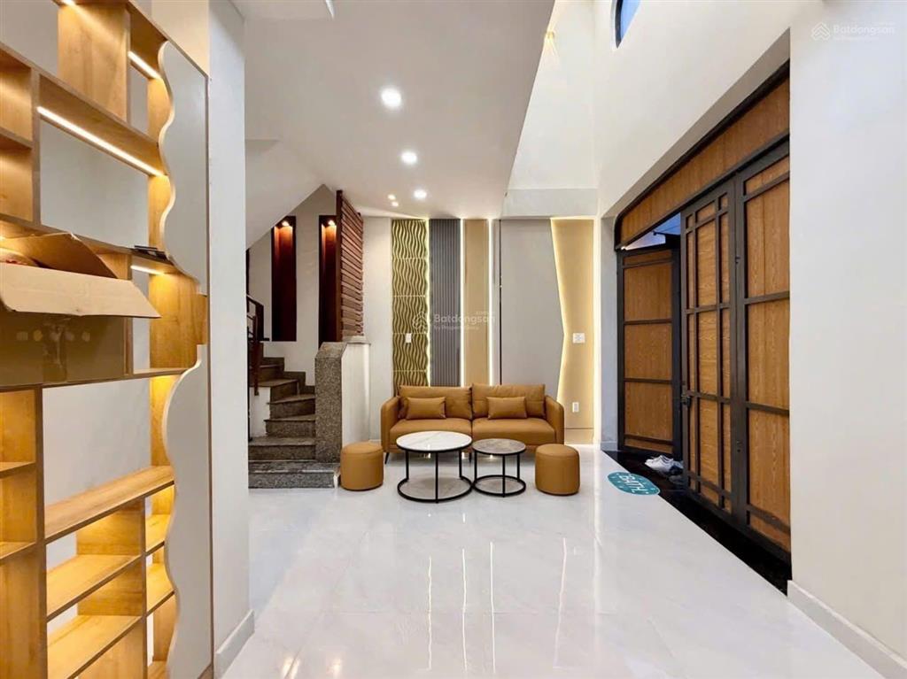 Cô 6 bán nhà đường nguyễn gia trí, quận bình thạnh, giá 3,8 tỷ, dt gần 83m2, gần đại học hutech