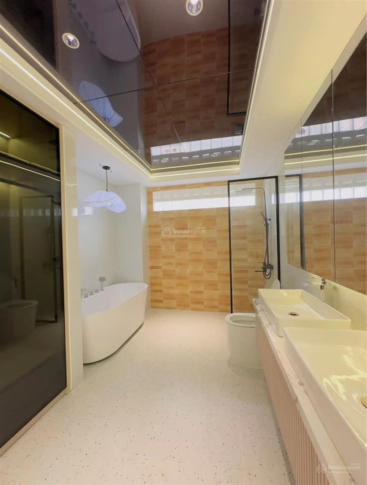 Bán nhà đ. phan văn trị, quận 5, giá 4 tỷ, dt 85m2 công nhận, gần đại học sài gòn, cho thuê 22tr/th