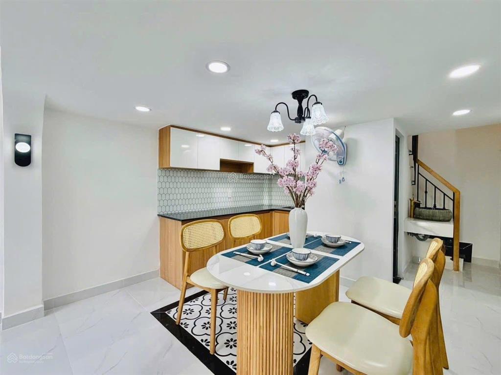 Nhà nhỏ mà xịn phú nhuận, 63m2, 3,98 tỷ, hđ thuê 16tr/tháng, cách cầu bông hơn 1km