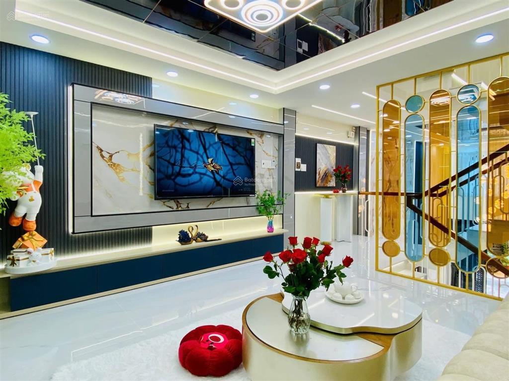 Bán nhà tại bến vân đồn, 70m2, hàng hiếm ở q4, giá 3,3 tỷ,còn đang cho thuê 15 triệu/tháng, hẻm ôto