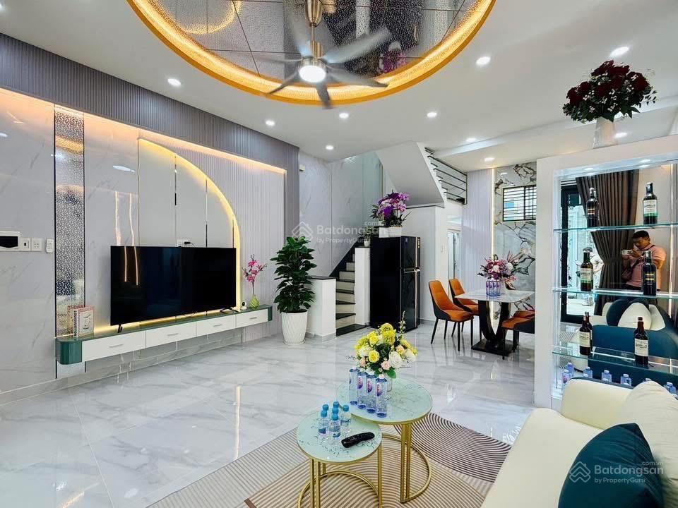 Cô 3 bán nhà nguyễn hữu cầu, q1, dt 70m2, giá 4,6 tỷ, đang thuê 33tr/tháng, gần cv lê văn tám