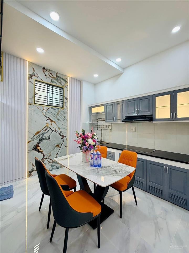 Cô 3 bán nhà nguyễn hữu cầu, q1, dt 70m2, giá 4,6 tỷ, đang thuê 33tr/tháng, gần cv lê văn tám