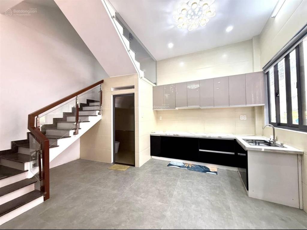 Bán nhà đ. hùng vương, q. 10, dt 68m2 cách ngã 6 cộng hoà 1,3 km, hđ thuê 19tr/tháng