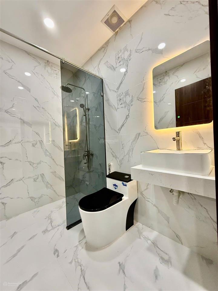 Nhà ngộp đường an dương vương, quận 5, giá 4,5 tỷ, dt 60m2, còn hđ thuê 30 triệu/tháng