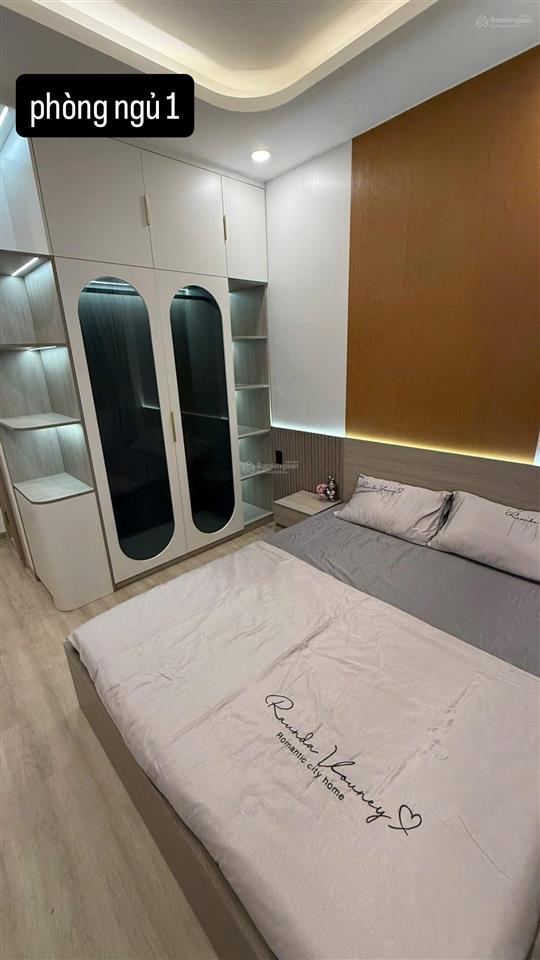 Bán gấp nhà trần phú, q5, dt 71.4m2 gần ngã 6 cộng hòa, giá 4,2 tỷ,đang còn hđ thuê 25 triệu/tháng