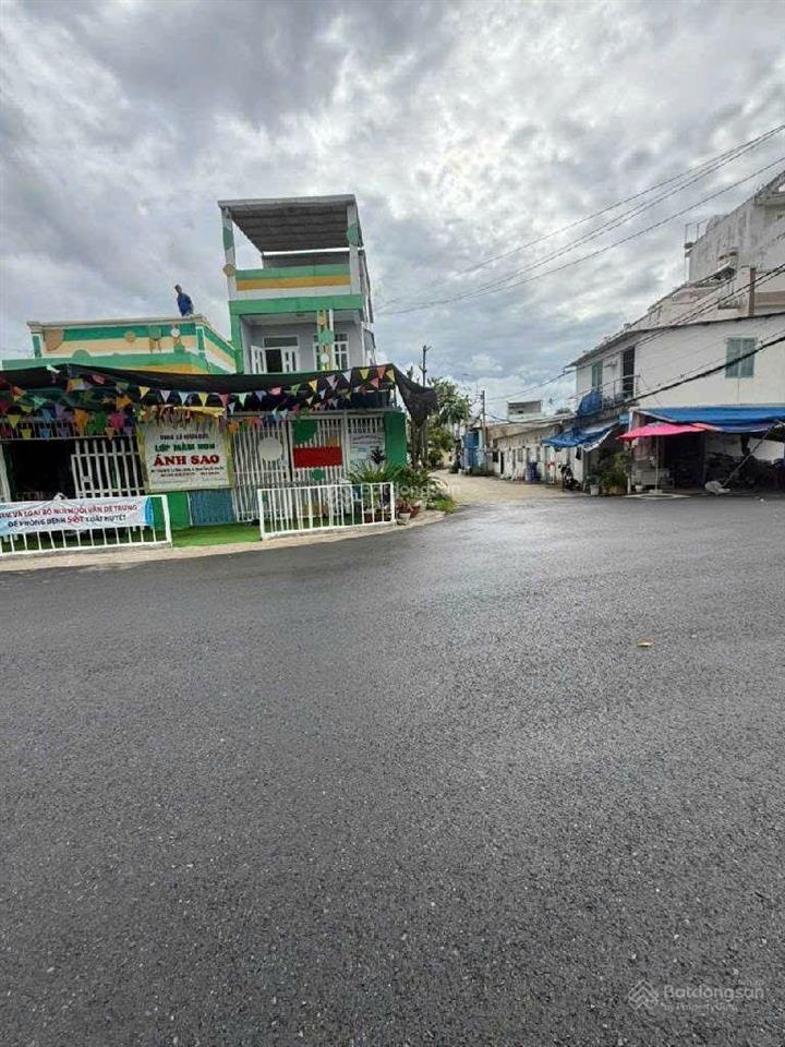 ( nhà bè) bán nhà 3 tầng lô góc 2 mặt tiền  vừa ở kinh doanh 134m2 lê văn lương chỉ 7,5 tỷ