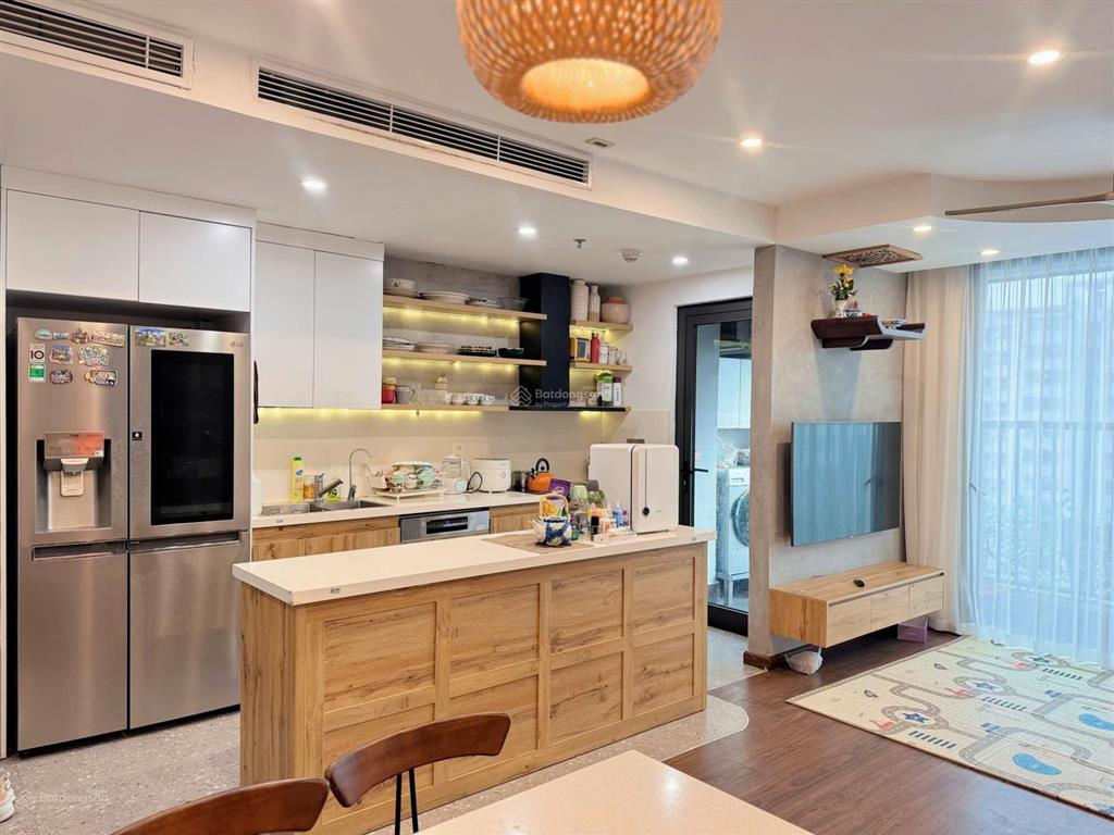 Cho thuê căn hoa hậu view starlake  hồ tây, dt 82.6m2, 2pn, 2wc, full nội thất xịn,view siêu đỉnh