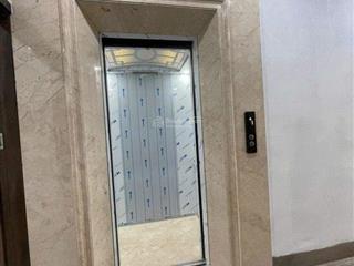 Tôi cho thuê nhà hai mặt tiền,mới, thang máy, vỉa hè, 105m2 4t, ngay giáp thái hà, chùa bộc34 tr