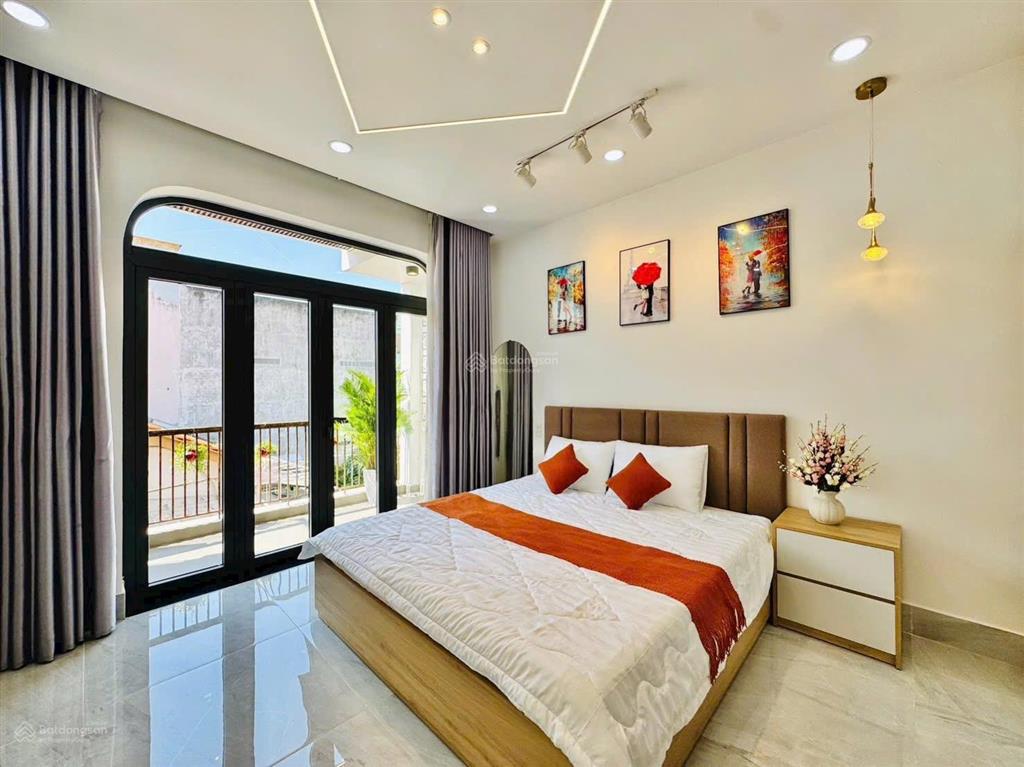 Nhà đẹp cách chợ tân định 100m đường nguyễn hữu cầu, quận 1. 65,2m2. cho thuê 25 triệu