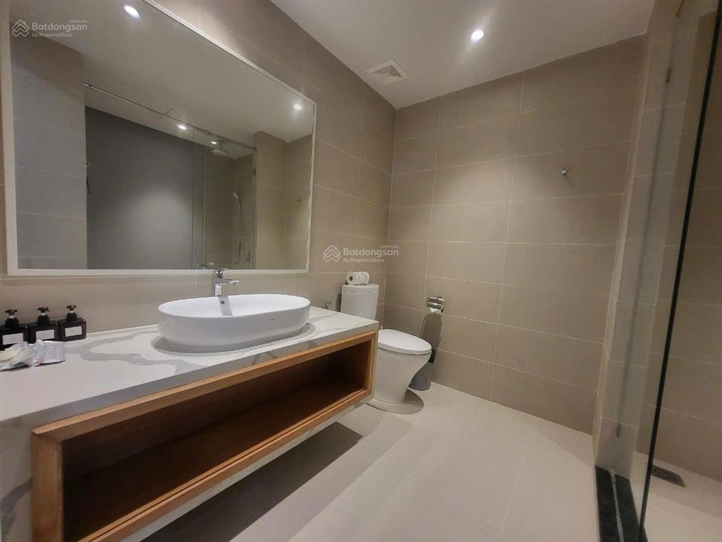 Căn n2912 tại tháp bắc diện tích 51.7m2. đã có sổ đỏ chính chủ và đầy đủ nội thất