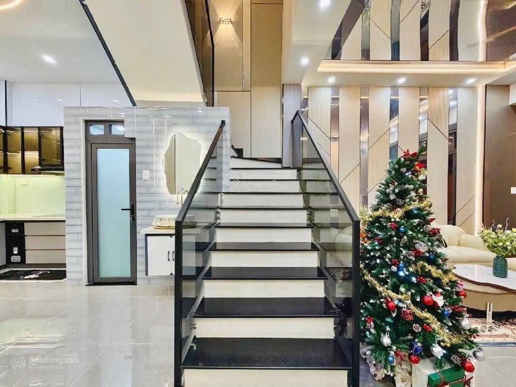 Duy nhất 1 căn 72m2 nằm trên đường trần khắc chân, quận 1. với bề ngang gần 5m mà chỉ 6 tỷ 890!!!