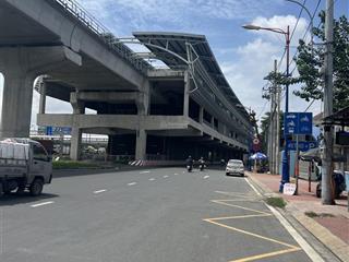 Bán đất tặng nhà c4 trước tết .ngang 4.5 m dài 15m nở hậu .cách metro rạch chiếc 100m.shr