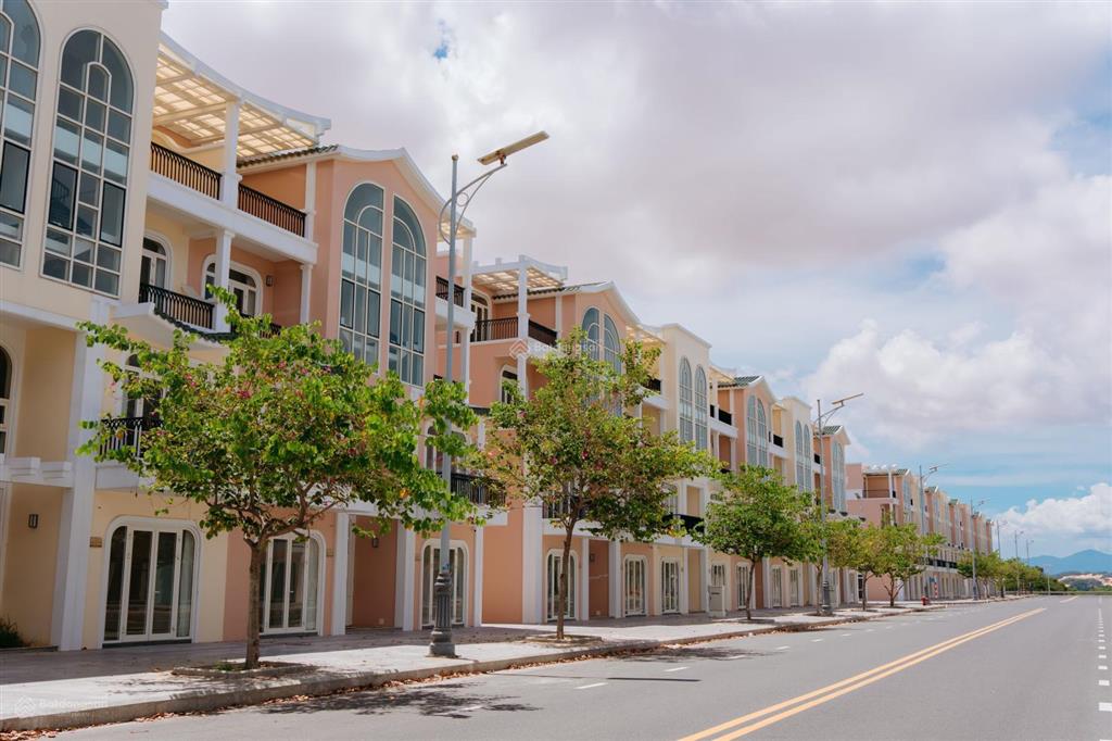 Bán shophouse para sol  caraworld, 4 tầng, đường 24m thuận tiện kinh doanh, sẵn nhà, sẵn sổ hồng