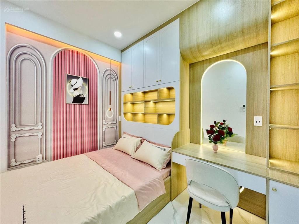 Chính chủ cần bán gấp ra căn lý văn phức, p. tân định q1, 62m2,giá 3ty230, sổ hồng riêng