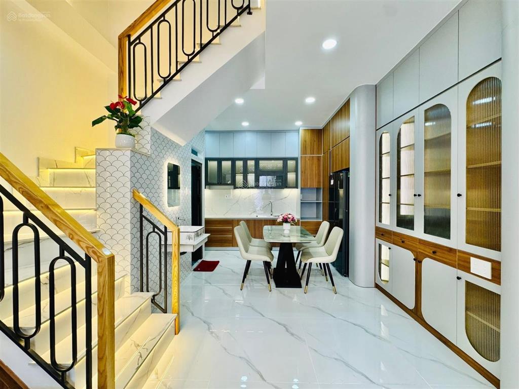 Chính chủ cần bán gấp ra căn lý văn phức, p. tân định q1, 62m2,giá 3ty230, sổ hồng riêng