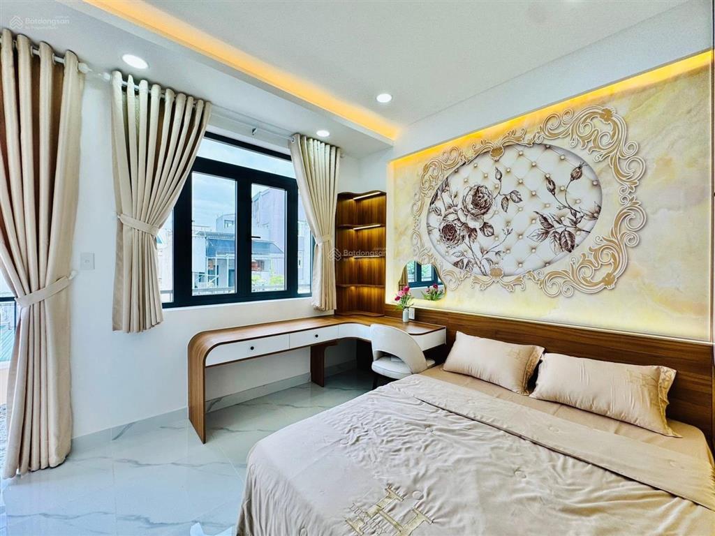 Chính chủ cần bán gấp ra căn lý văn phức, p. tân định q1, 62m2,giá 3ty230, sổ hồng riêng