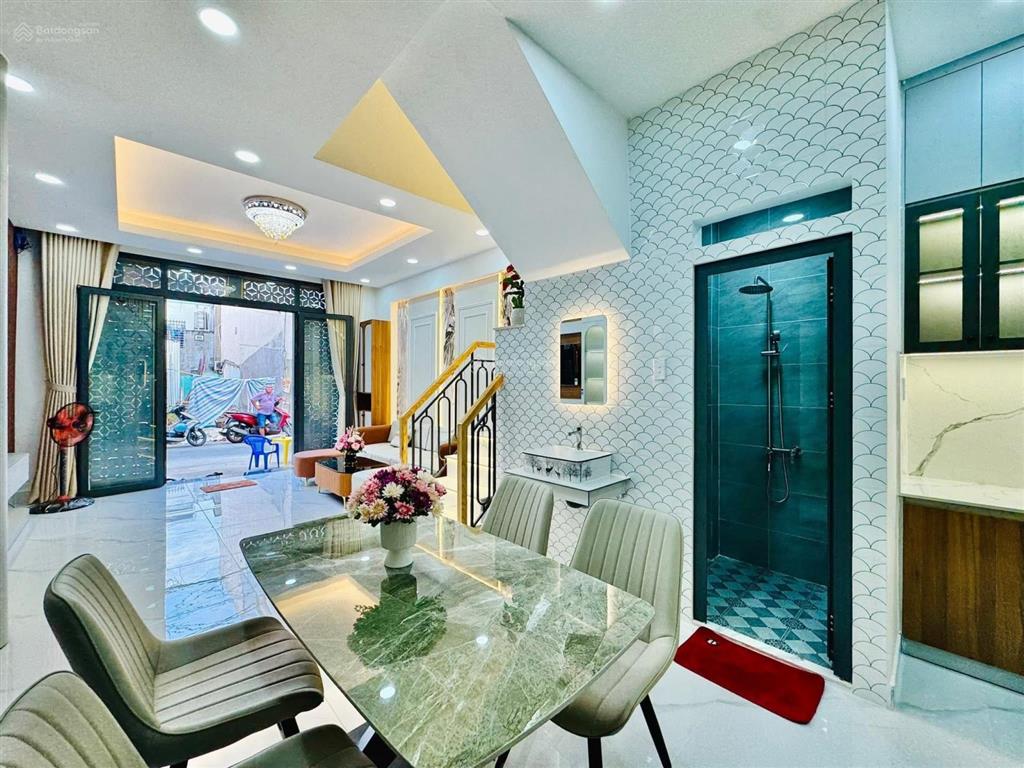 Chính chủ cần bán gấp ra căn lý văn phức, p. tân định q1, 62m2,giá 3ty230, sổ hồng riêng