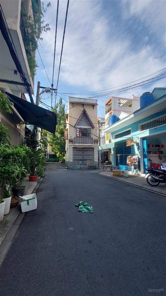 Bán nhà đường tân sơn nhì, tân phú (5,2x22m vuông) nhà 3 tầng, đường 8m, khu dân trí cao, 15.2 tỷ